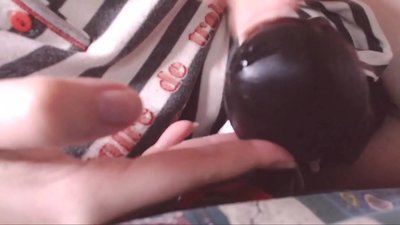 Tangohia tenei tikaokao pango nui i roto i to waha taurekareka iti