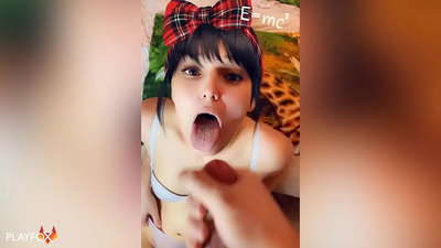 Ka whiwhi te kotiro o te kura tuarua i tana cum tuatahi i roto i tona waha mai i tetahi hoa o te kura
