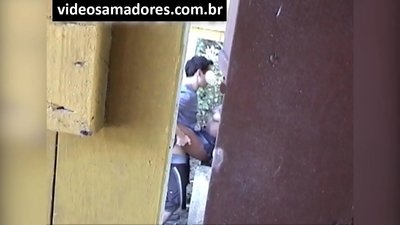 Ka kiriatahia e Voyeur nga tokorua rangatahi e moepuku ana kia kitea e ia he riipene ataata